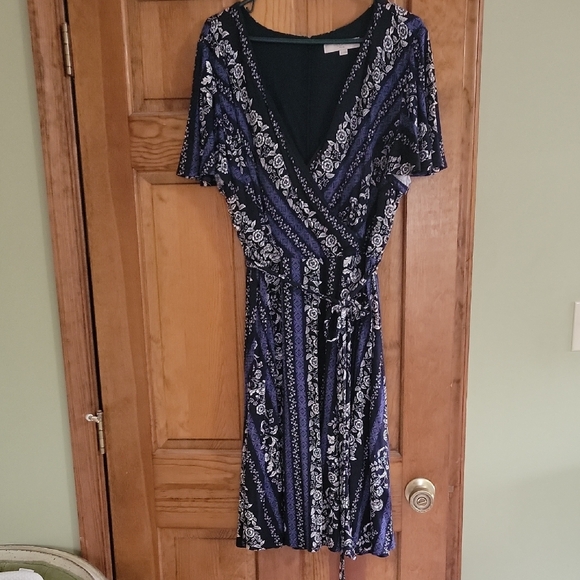 LOFT Dresses & Skirts - Floral Wrap Dress in Navy and White